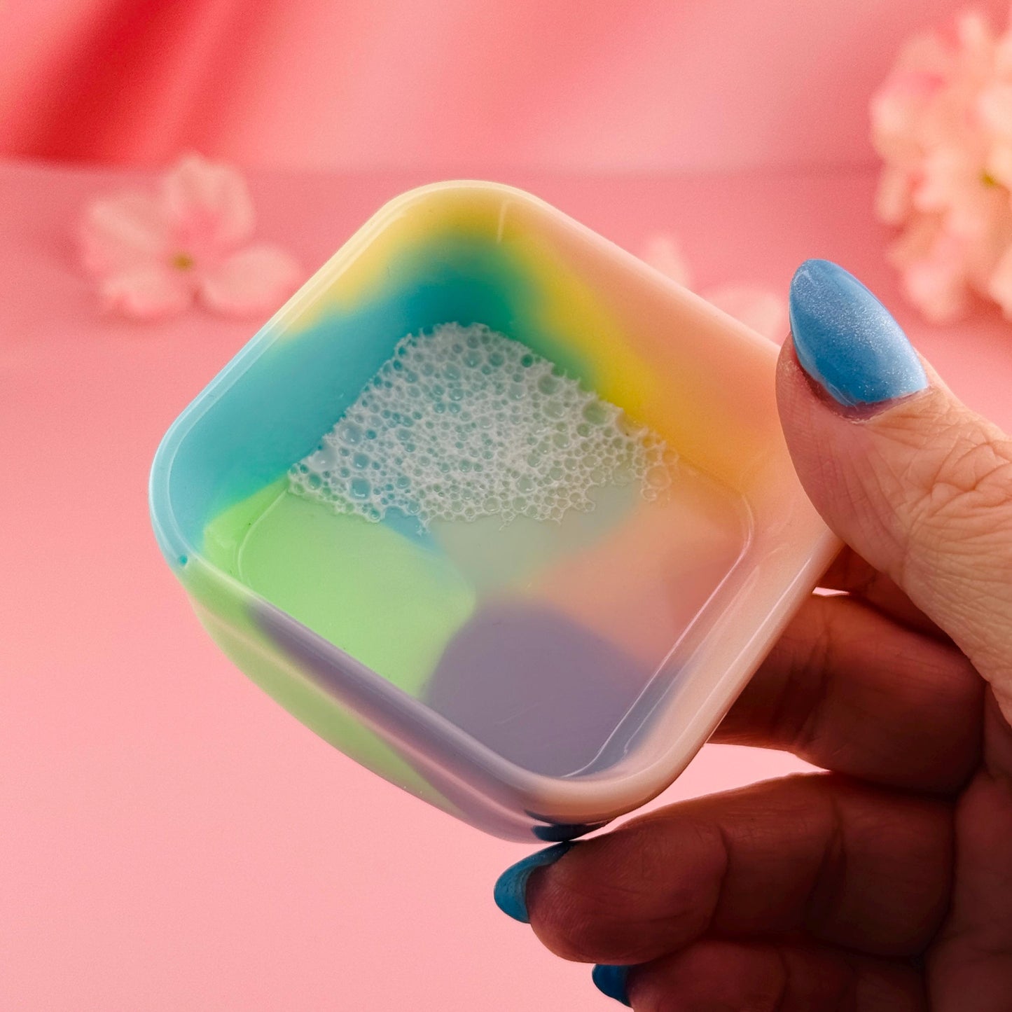 Resin Ringschale Pastell Regenbogen in Mint Gelb Lila – handgemachte Schmuckschale aus Epoxidharz, Schmuckablage pastellfarben kaufen