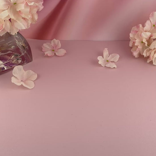 Video eines handgemachten Ginkgo Schmucktabletts aus Epoxidharz mit Ansicht der Vorderseite und Rückseite des flachen Tabletts
